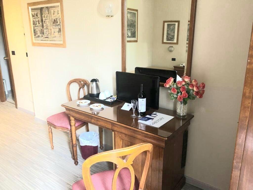 Ih Hotels Firenze Select Екстериор снимка