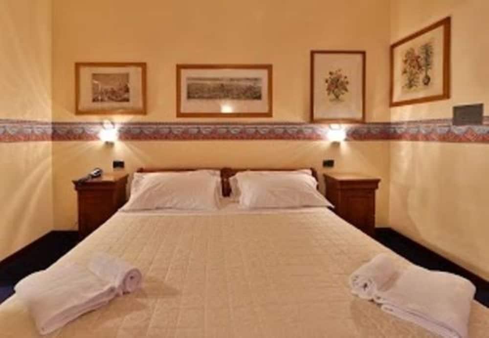 Ih Hotels Firenze Select Екстериор снимка