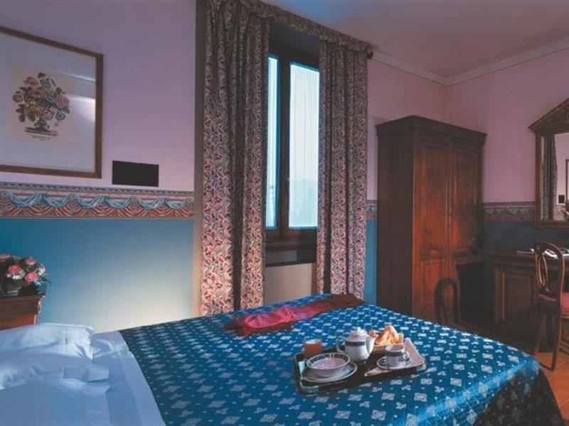 Ih Hotels Firenze Select Стая снимка