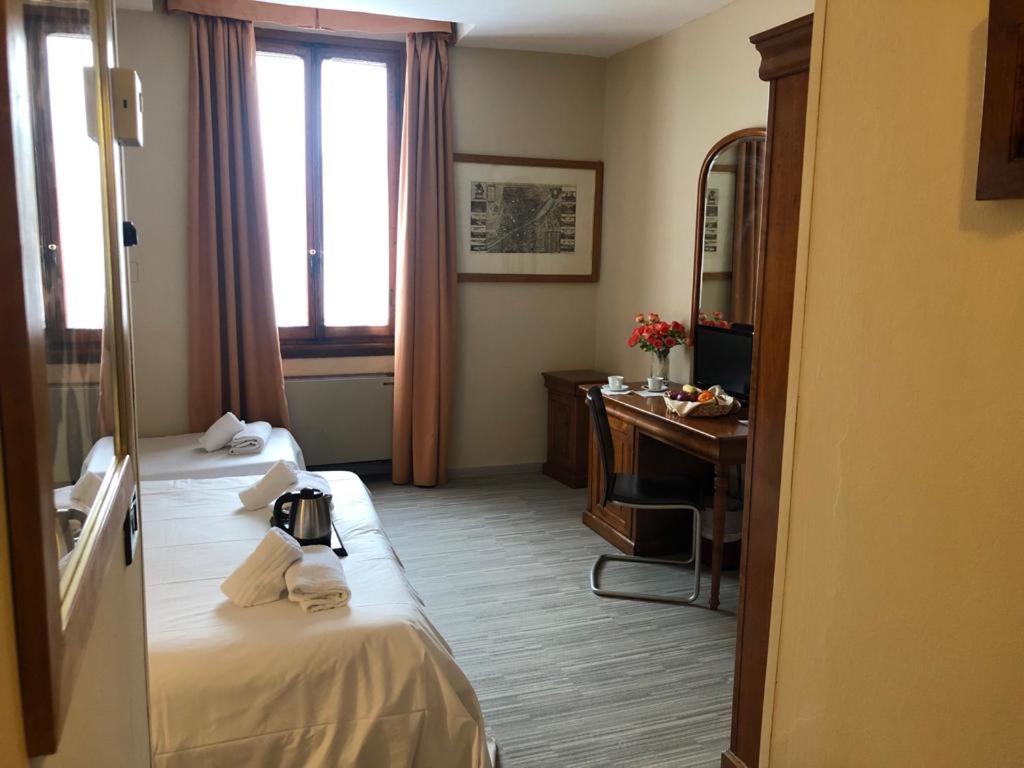 Ih Hotels Firenze Select Екстериор снимка